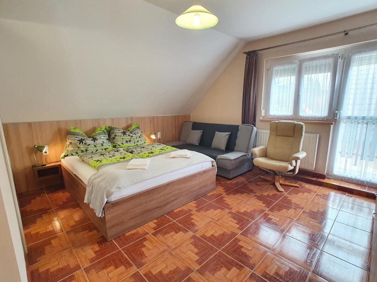 Krisztian Apartmanhaz 沃尼奥尔茨沃什海吉 外观 照片
